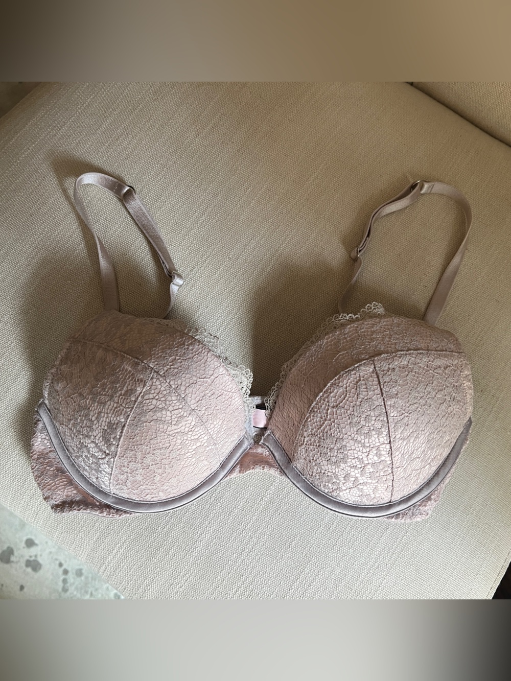 Victoria’s Secret Dream Angels Lace Push Up Bra in Dusty Pale Pink Nude 32C